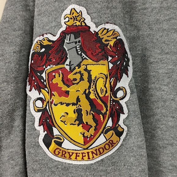 Gryffindor Gray Sweatshirt Wizarding World of Harry Potter Universal Studios - Picture 9 of 9